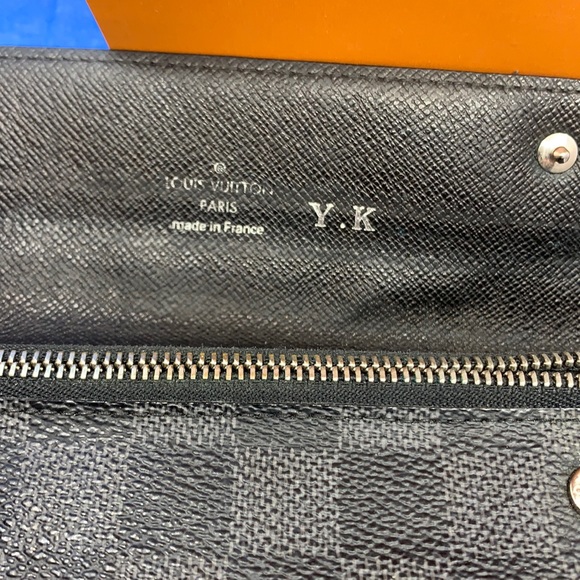 Louis Vuitton Long Portefeuille Accordion Damier Graphite 7.5"L x 3.9"W x 0.8"H - Picture 3 of 12